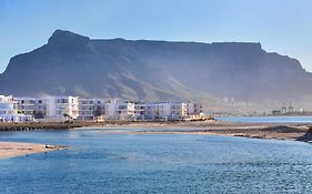 Lagoon Beach Hotel&Spa